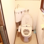 Suzushiro C toilette Yadoya Guesthouse Tokyo Japan